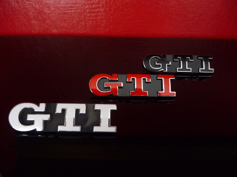 Anhang ID 19809 - RB-Styling_RB_Styling_Golf_5_GTI_R32_Frontgrill_Kuehlergrill_Grill_Emblem_rot_schwarz_weiss.jpg