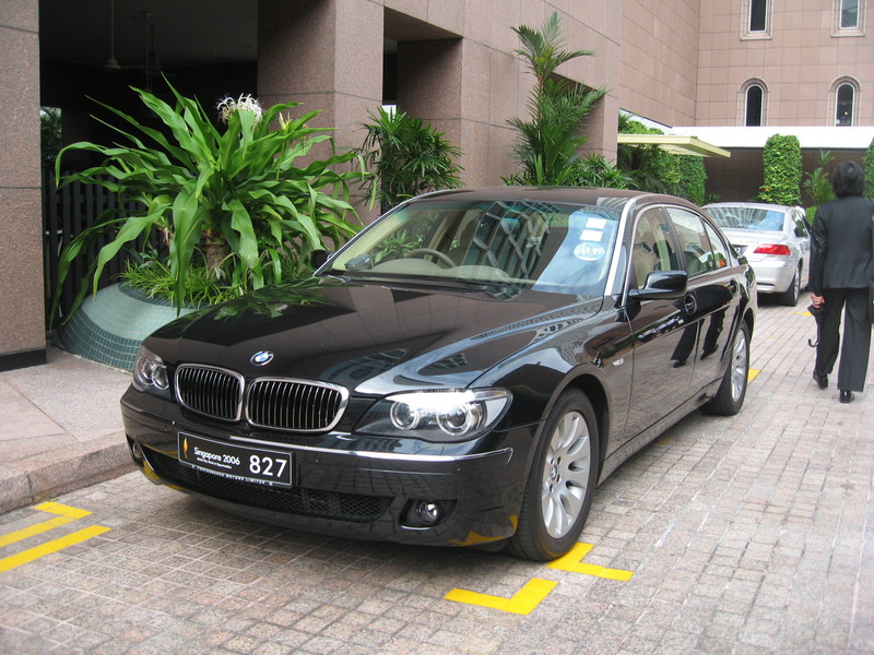Anhang ID 17275 - BMW_7_series_front,_S2006.JPG