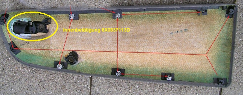 Anhang ID 30235 - Türverkleidung Rückseite Lupo oben mit Clips.JPG